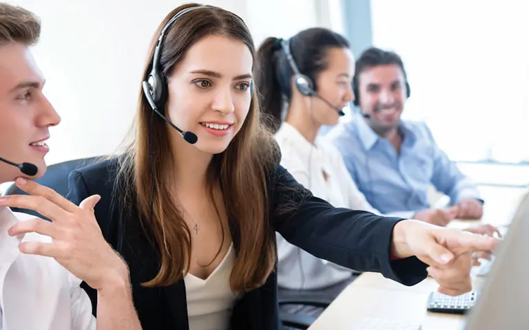 Liên hệ chăm sóc khách hàng nhanh chóng, đa nền tảng